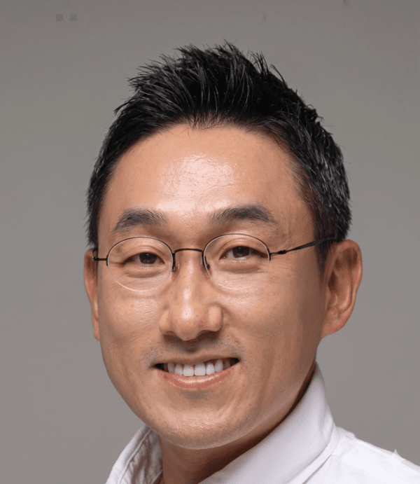 [THE Biz&CEO] 카카오게임즈 구원투수로 등판...새 사령탑 내정 '전략통'... - 뉴스 썸네일 이미지