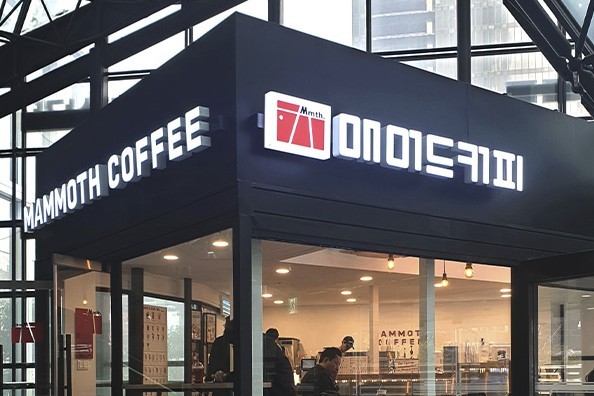'가성비'도 흔들린다... 저가 커피, 가격 올리고 해외로 - 뉴스 썸네일 이미지