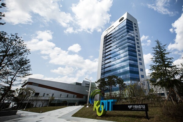 신보·KIAT 손잡고 산업위기지역 금융지원 강화...보증·금리혜택 결합 - 뉴스 썸네일 이미지